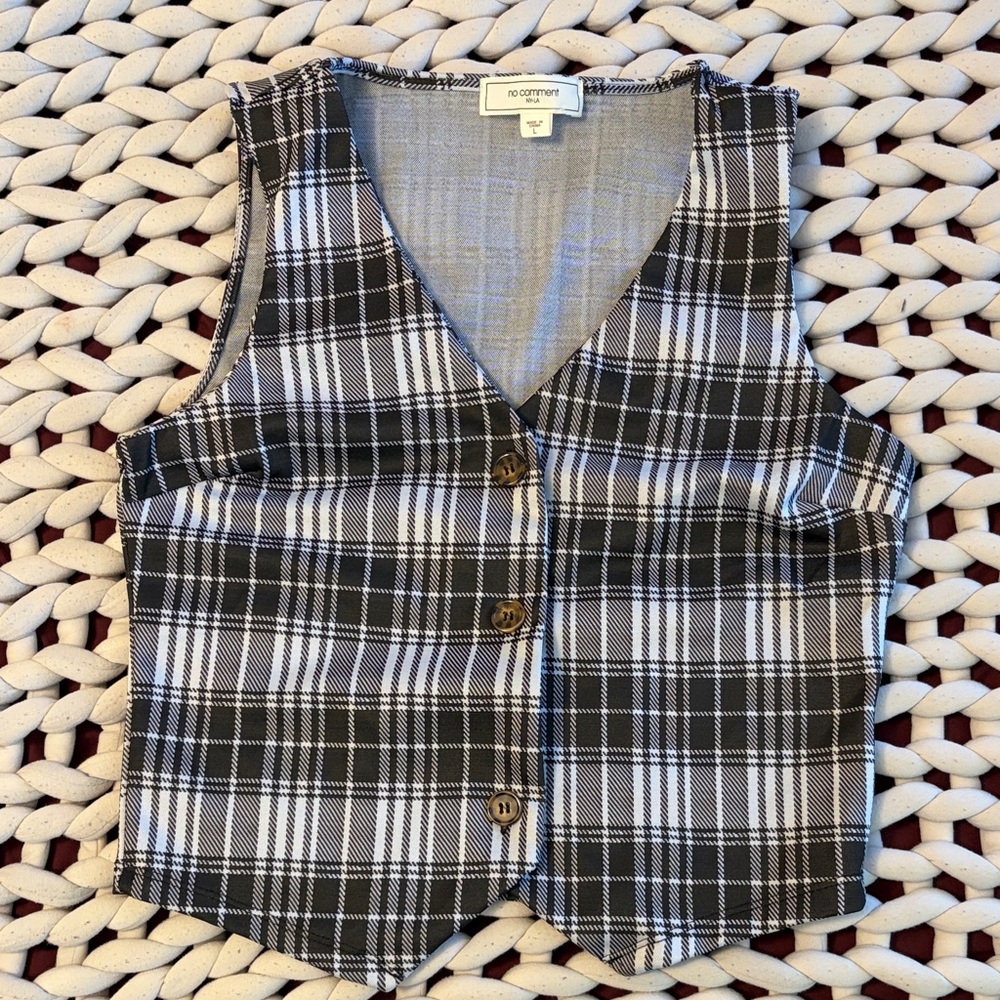 NO COMMENT NY LA black and white plaid vest